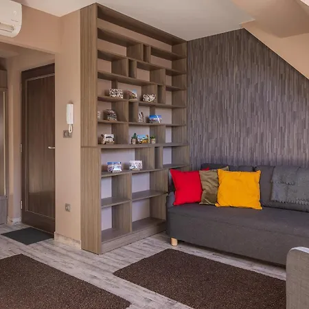 Laza Napok - 1 Apartment *